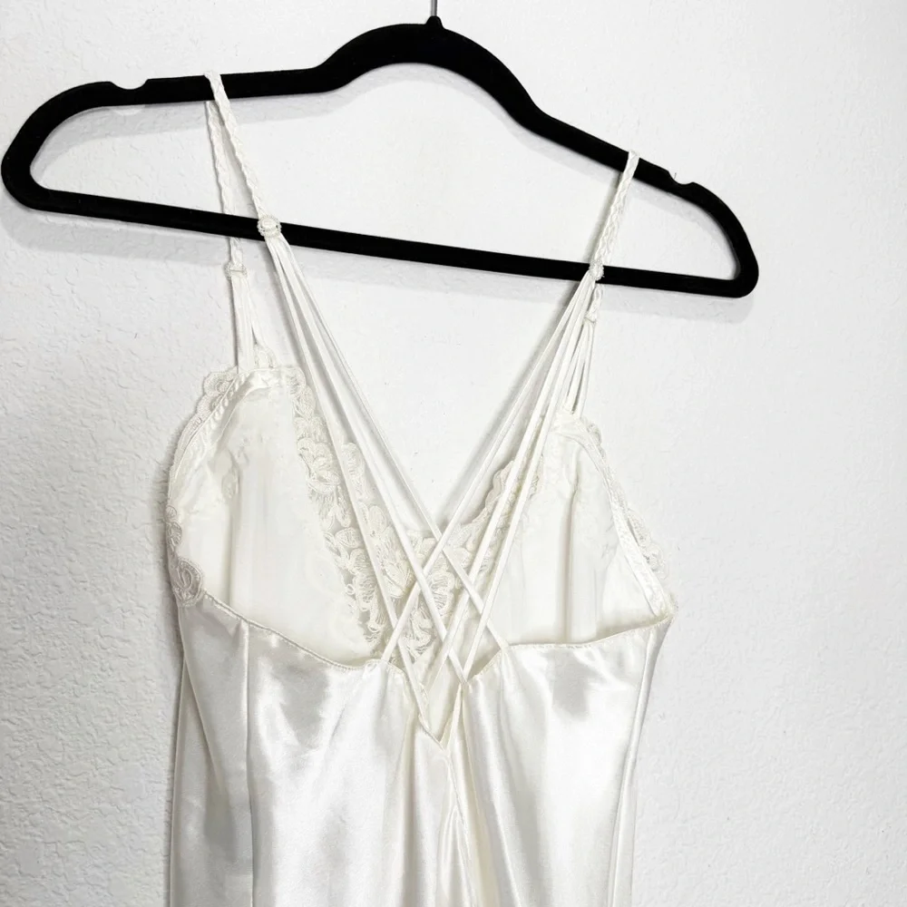 Delicates Cream Chemise and Robe Set - Picture 6 of 16